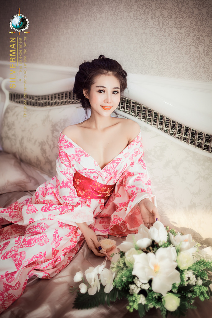 伊人久久大香線蕉精品學(xué)校