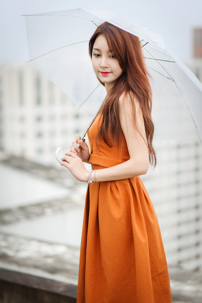 美女吃j8