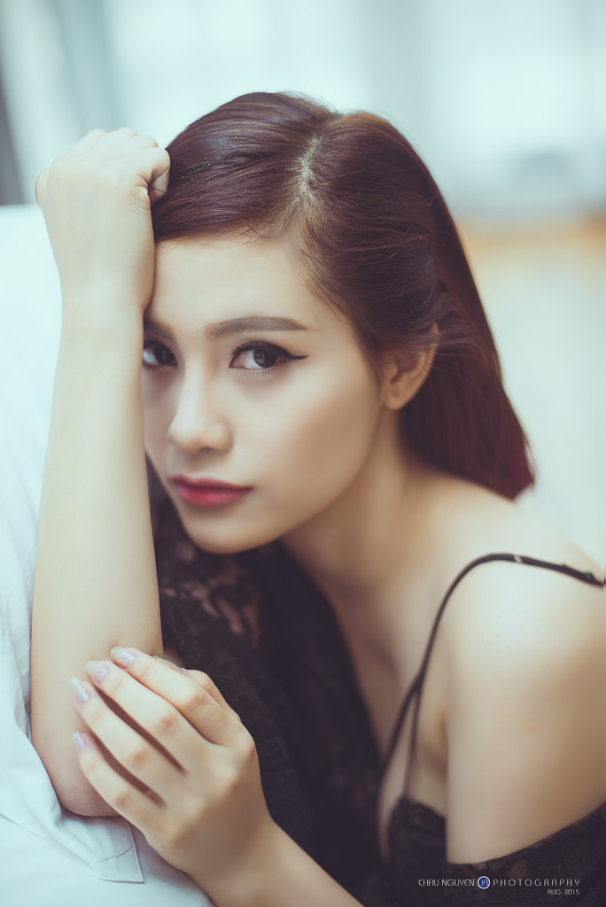 被兩個(gè)男人吮住雙乳